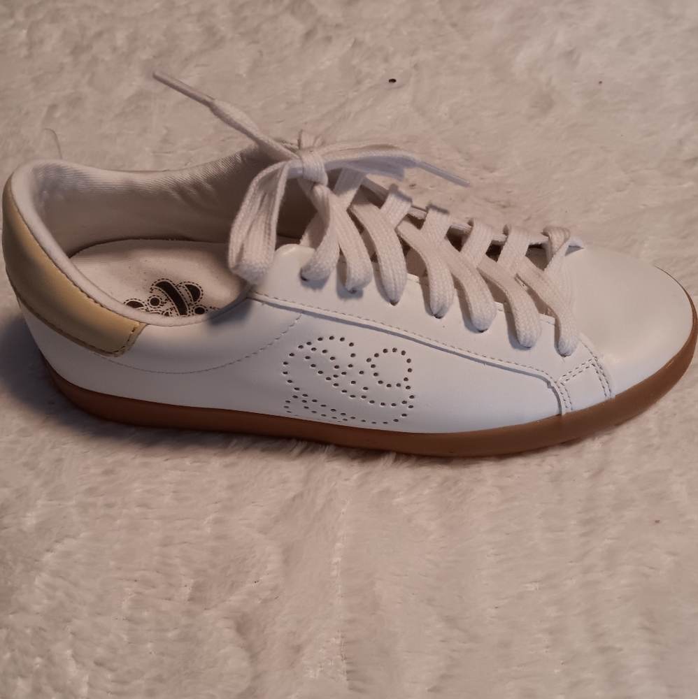 Sam & Libby White and Tan Sneakers with Classic Design